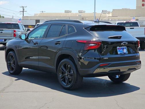 Mosaic Black Metallic 2026 Chevrolet Trax FWD ACTIV