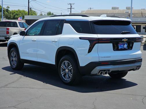 Summit White 2026 Chevrolet Traverse LT