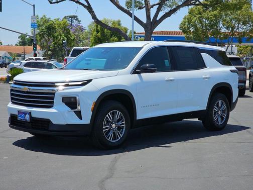 Summit White 2026 Chevrolet Traverse LT