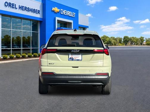 Relic Green Metallic 2027 Chevrolet Bolt LT FWD