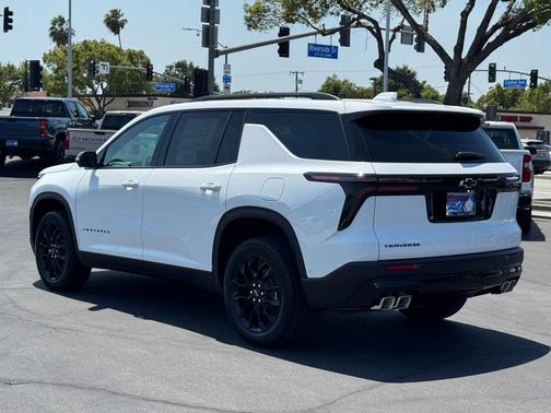 Summit White 2026 Chevrolet Traverse LT