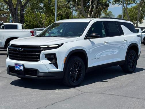 Summit White 2026 Chevrolet Traverse LT