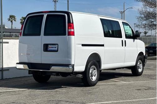 2025 Chevrolet Express 2500 RWD 2500 Regular Wheelbase WT