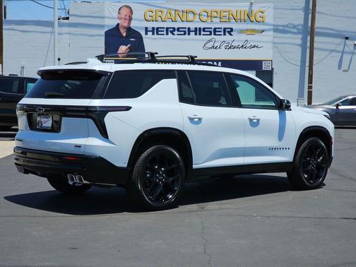 Polar White Tricoat 2026 Chevrolet Traverse RS