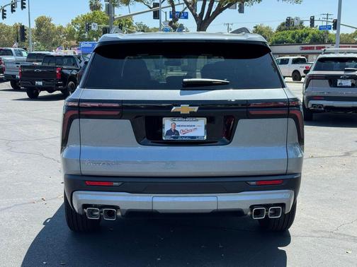 Sterling Gray Metallic 2026 Chevrolet Traverse LT