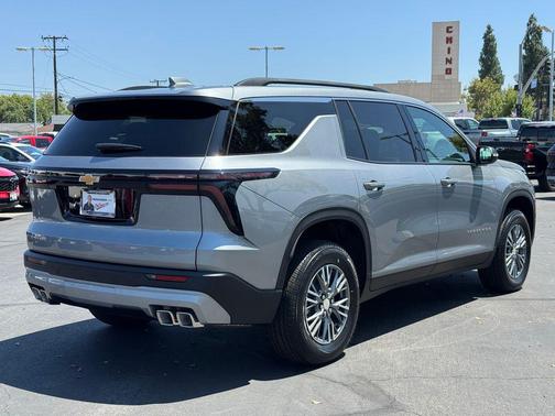 Sterling Gray Metallic 2026 Chevrolet Traverse LT