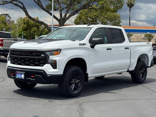 Summit White 2026 Chevrolet Silverado 1500 Custom Trail Boss