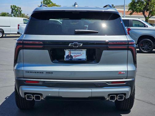 Sterling Gray Metallic 2026 Chevrolet Traverse AWD Z71