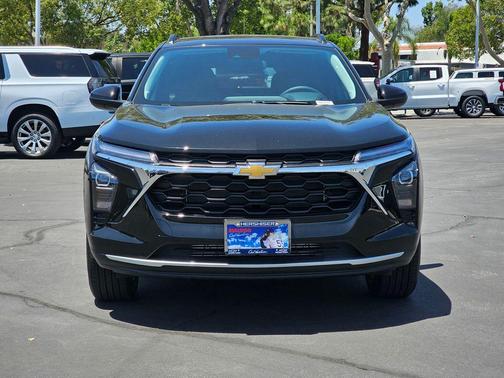 Mosaic Black Metallic 2026 Chevrolet Trax LT
