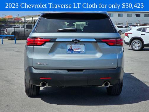 Sterling Gray Metallic 2023 Chevrolet Traverse LT Cloth