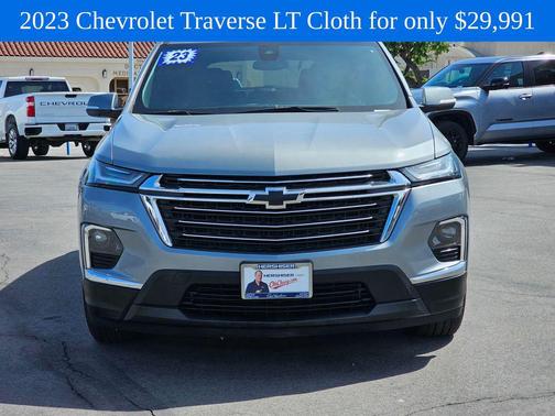 Sterling Gray Metallic 2023 Chevrolet Traverse LT Cloth
