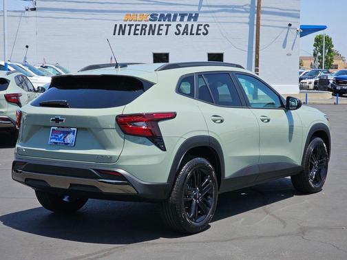 Cacti Green 2026 Chevrolet Trax FWD ACTIV