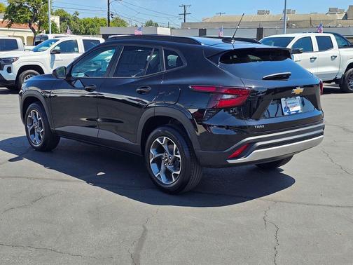 Mosaic Black Metallic 2026 Chevrolet Trax LT