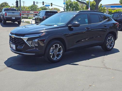 Mosaic Black Metallic 2026 Chevrolet Trax LT