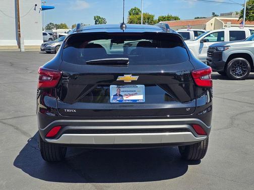 Mosaic Black Metallic 2026 Chevrolet Trax LT