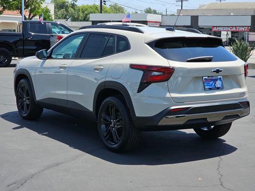 White Sands 2026 Chevrolet Trax FWD ACTIV