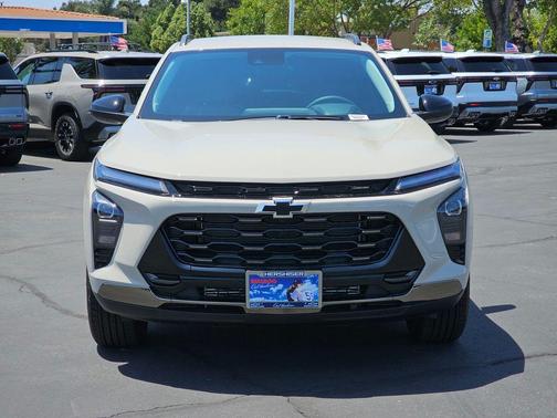 White Sands 2026 Chevrolet Trax FWD ACTIV