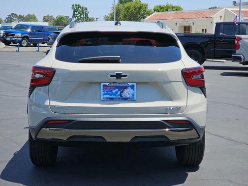 White Sands 2026 Chevrolet Trax FWD ACTIV
