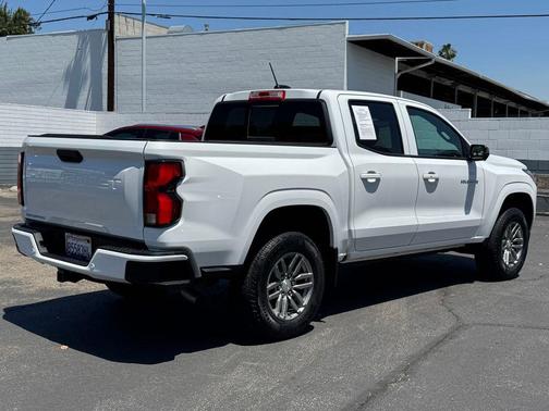 Summit White 2025 Chevrolet Colorado LT
