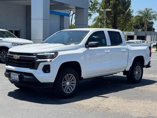 Summit White 2025 Chevrolet Colorado LT