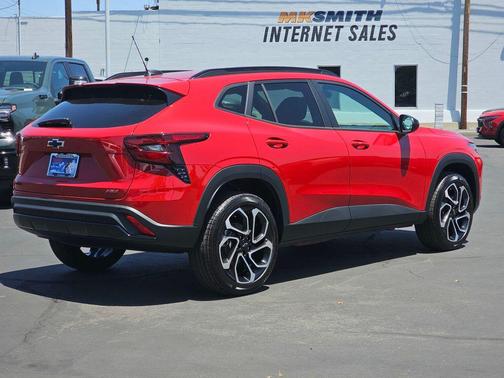 Apex Red 2026 Chevrolet Trax FWD 2RS
