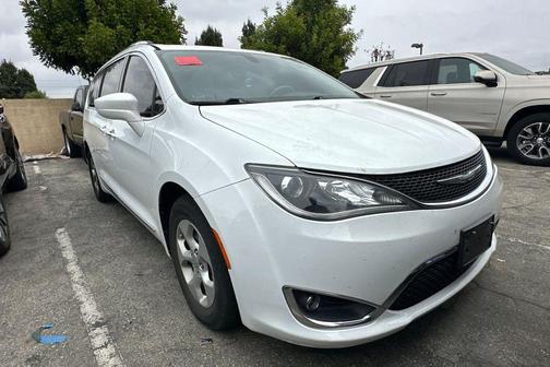 Bright White Clearcoat 2017 Chrysler Pacifica Touring-L