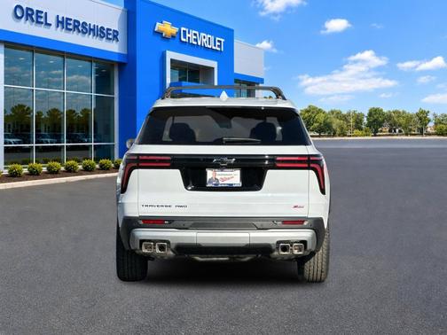 Polar White Tricoat 2027 Chevrolet Traverse AWD Z71