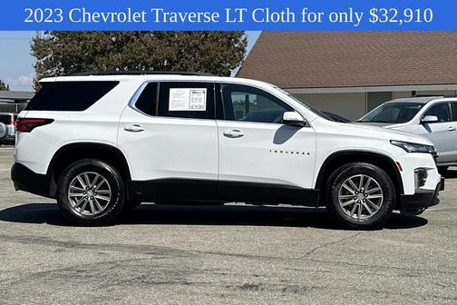 2023 Chevrolet Traverse LT Cloth