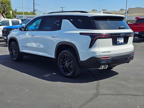 Summit White 2026 Chevrolet Traverse LT