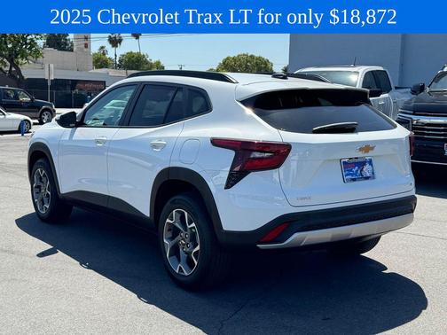 Summit White 2025 Chevrolet Trax LT
