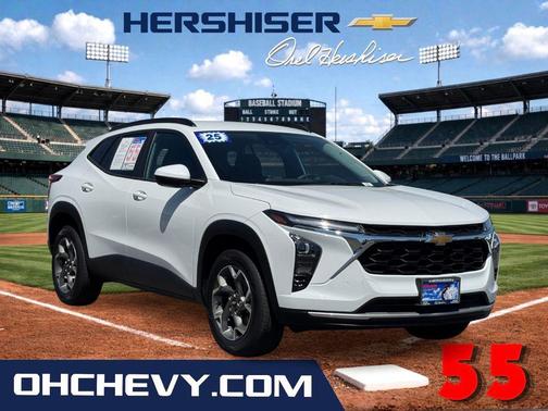 Summit White 2025 Chevrolet Trax LT