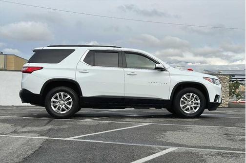 Summit White 2020 Chevrolet Traverse LT Cloth