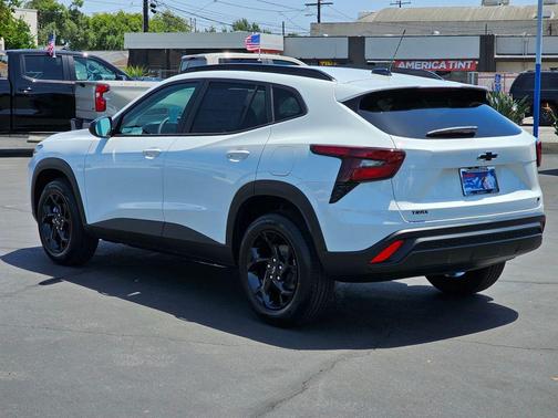Summit White 2026 Chevrolet Trax LT