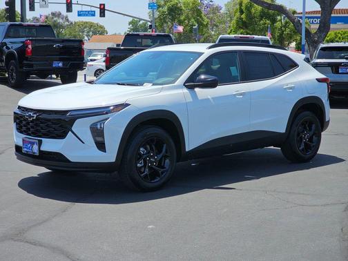 Summit White 2026 Chevrolet Trax LT