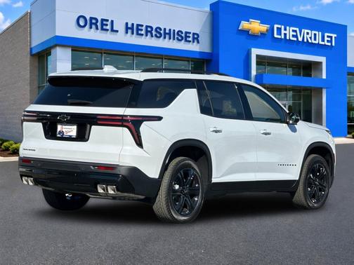 Polar White Tricoat 2027 Chevrolet Traverse LT