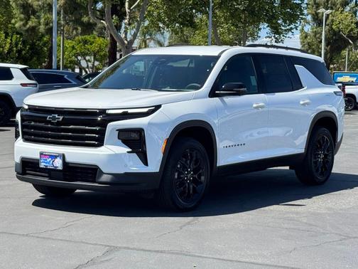 Summit White 2026 Chevrolet Traverse LT