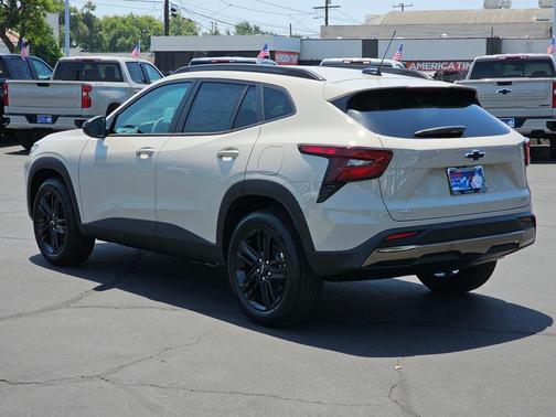 White Sands 2026 Chevrolet Trax FWD ACTIV