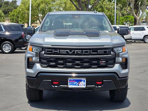 Sterling Gray Metallic 2026 Chevrolet Silverado 1500 Custom Trail Boss