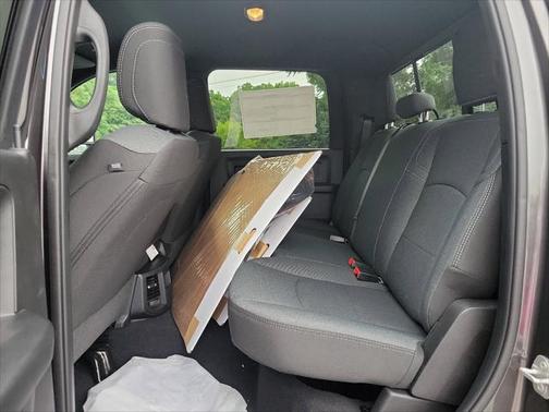 2024 RAM 2500 Tradesman Crew Cab 4x4 6'4' Box