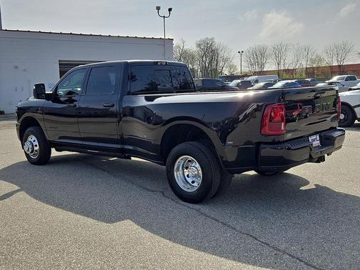 2025 RAM 3500 Laramie Crew Cab 4x4 8' Box