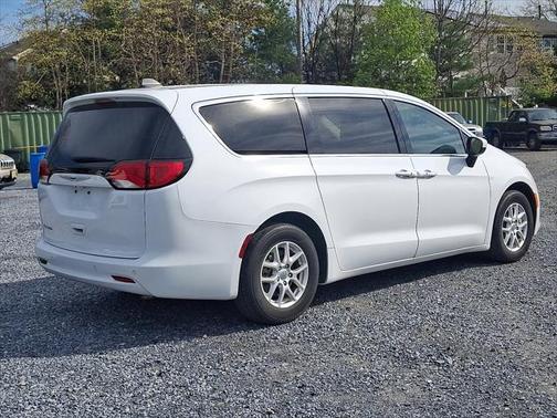 2021 Chrysler Voyager LX