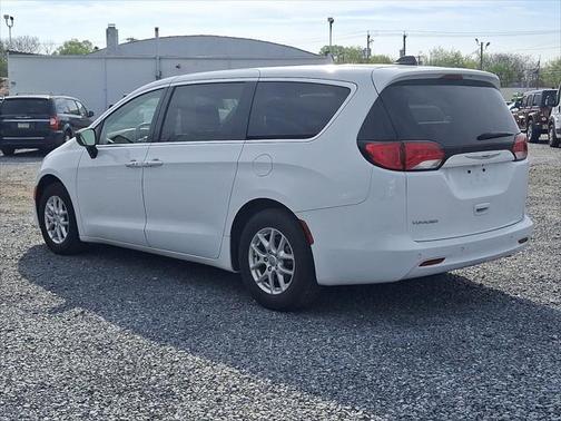 2021 Chrysler Voyager LX