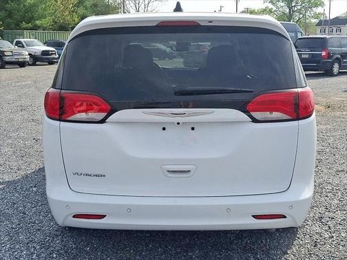 2021 Chrysler Voyager LX