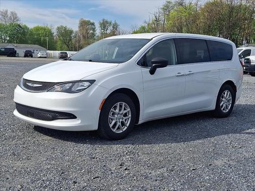 2021 Chrysler Voyager LX