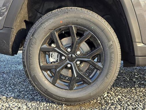 2026 Jeep Grand Cherokee Altitude