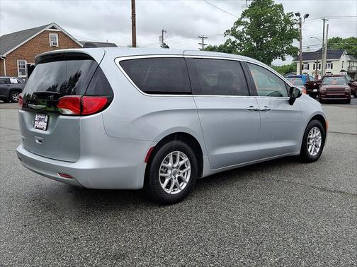 2023 Chrysler Voyager LX