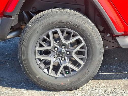 2025 Jeep Wrangler 4-Door Sahara 4x4