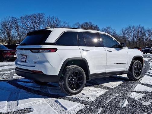 2026 Jeep Grand Cherokee Altitude