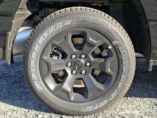 Diamond Black Crystal Pearlcoat 2026 RAM 1500 Express