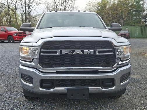 2019 RAM 3500 Tradesman Crew Cab 4x4 6'4' Box